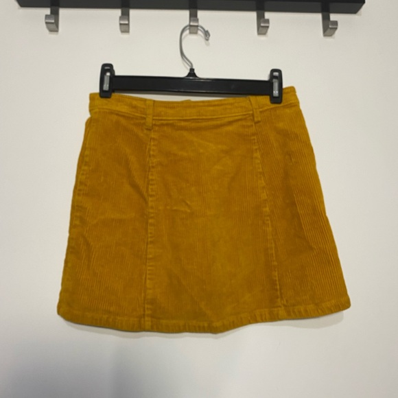 Little Yellow Skirt - Picture 3 of 4